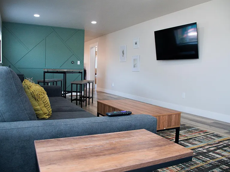 821 S Ash St — Photo 5