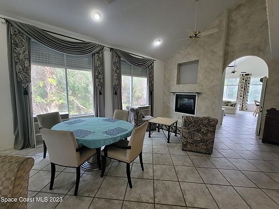 5th image of 663 Plantation Dr