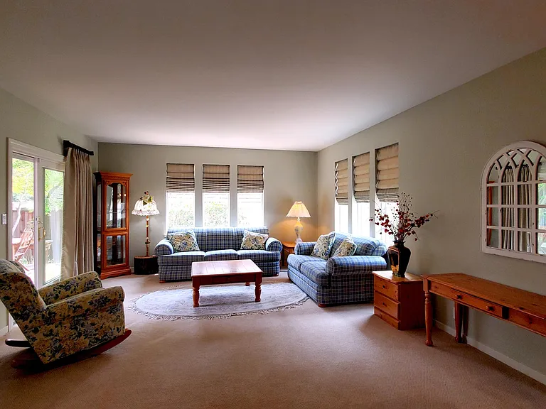 956 Redwood Dr — Photo 6