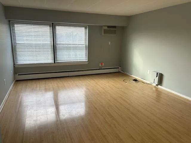2 bed, 840 sqft, $2,300 — Photo 3