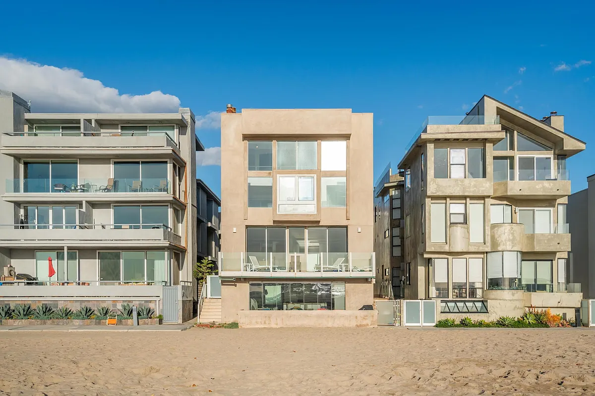 Building Photo - 3711 Ocean Front Walk #3
