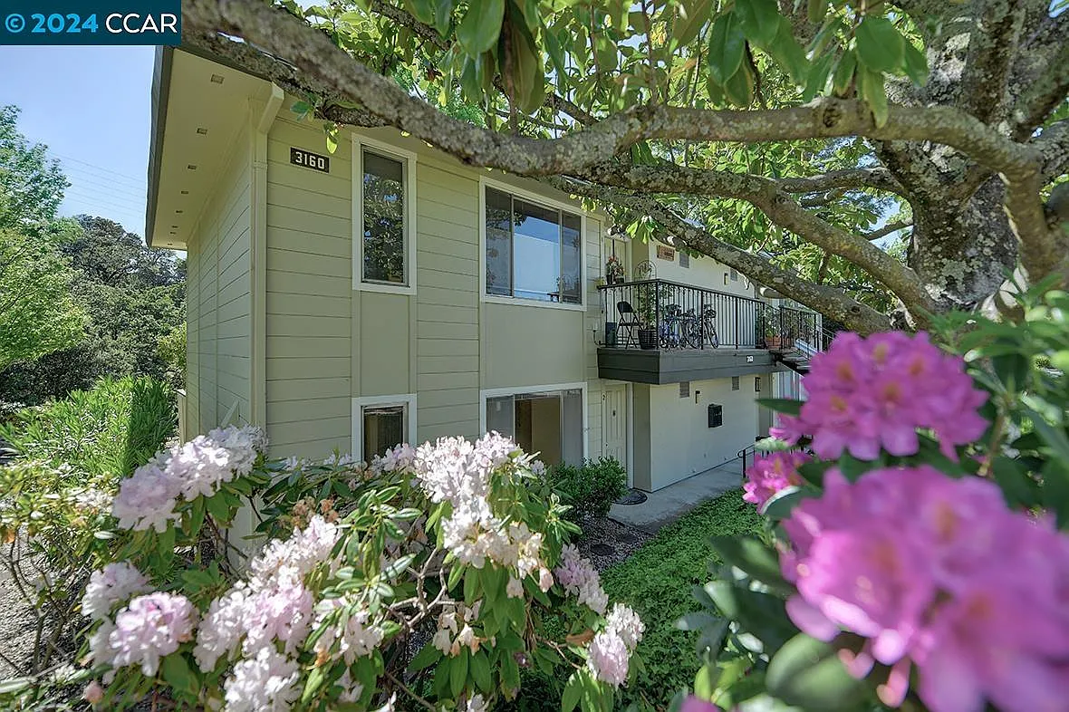 3160 Ptarmigan Dr APT 2 photo 1