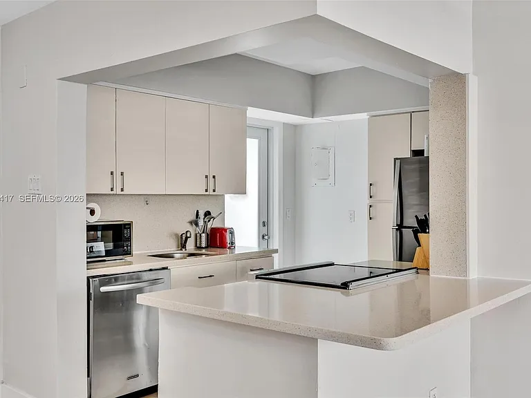10000 E Bay Harbor Dr #12 — Photo 4