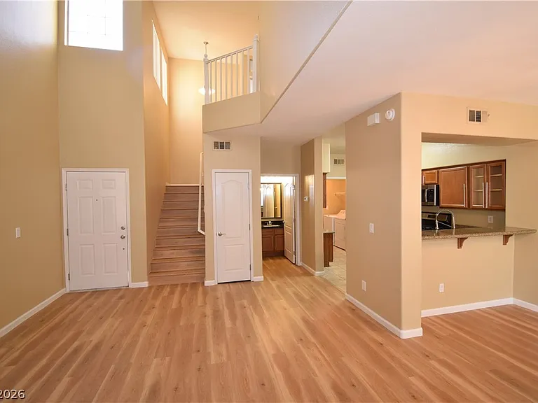 1613 Queen Victoria St #103 — Photo 6