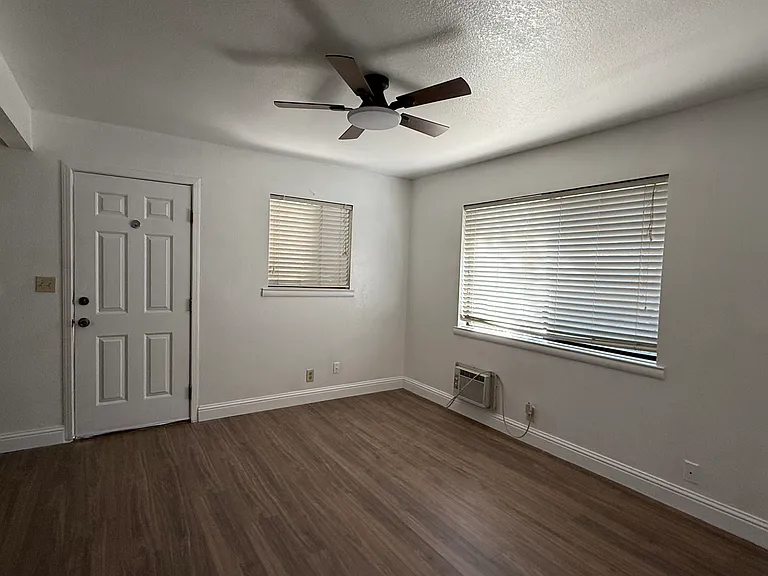 1003.5 River Way — Photo 1