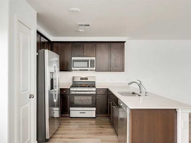 13520 Knights Branch Dr — Photo 4
