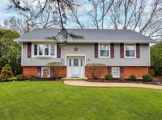 26W237 Parkway Dr, Winfield, IL 60190