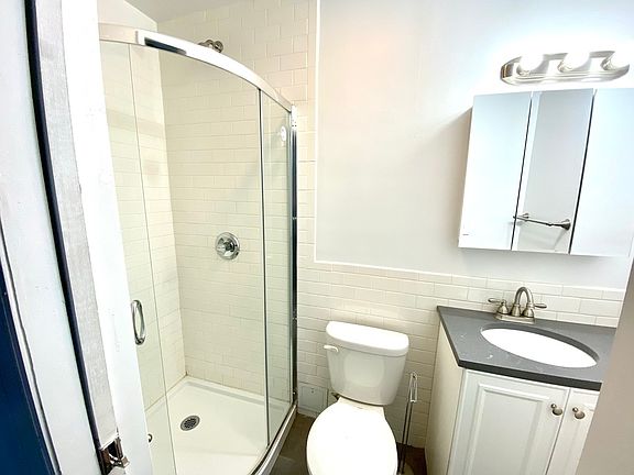 5th image of 201 E 61st St APT 6