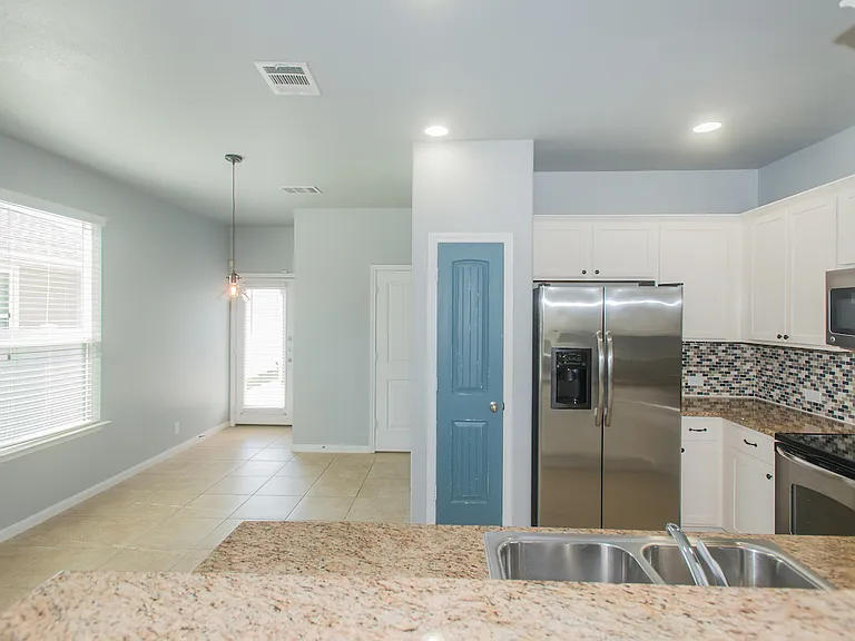 937 Alamo Plaza Dr — Photo 7