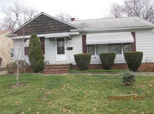 585 Crescent Dr, Willowick, OH 44095