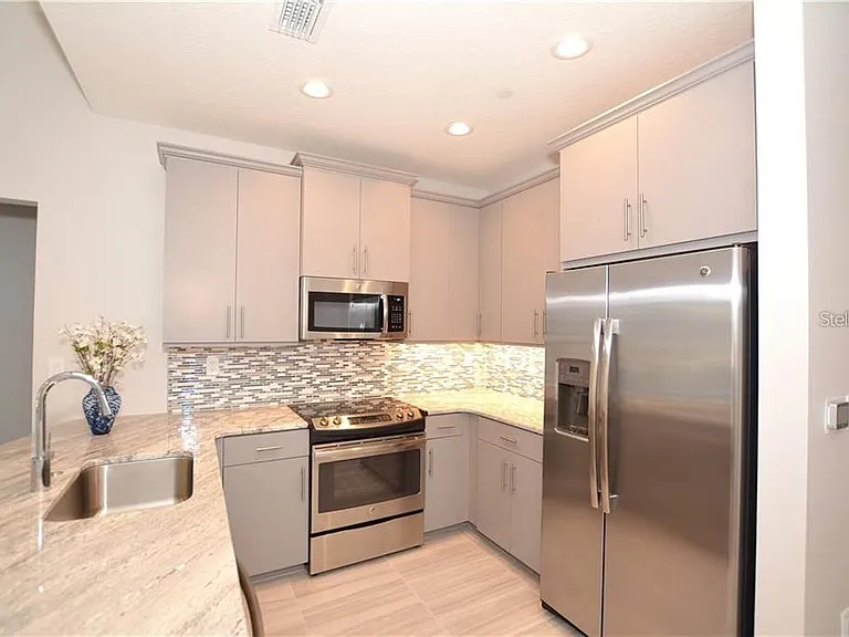 1500 State St #603 — Photo 7