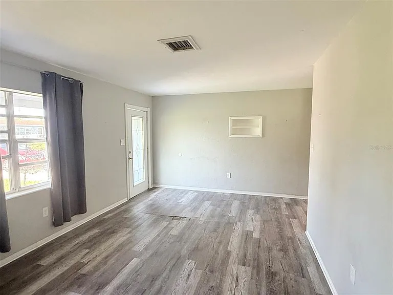 6041 43rd Ave N — Photo 3