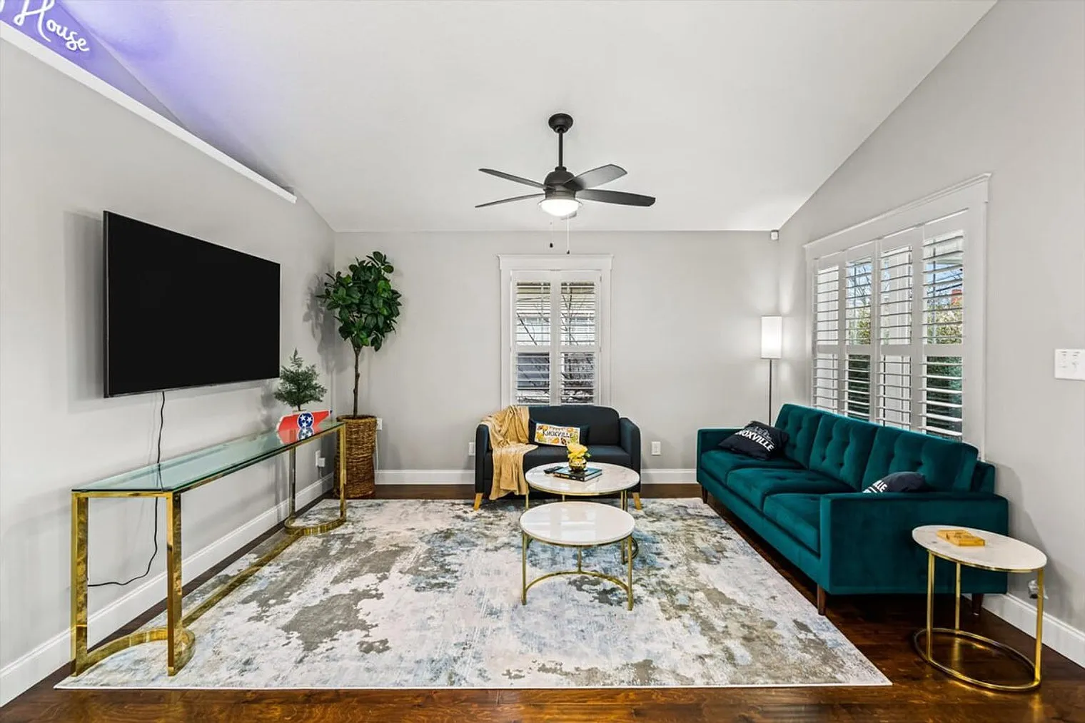 3 bed, 2.0 bath, 1140 sqft, $3,870 — Photo 3