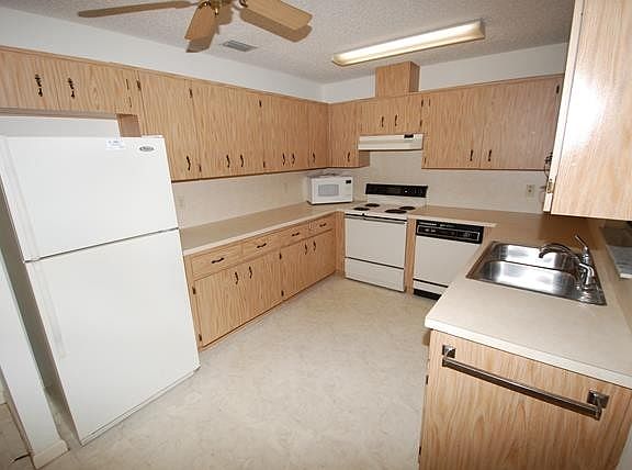 2nd image of 8666 SW 92nd Ln Unit G