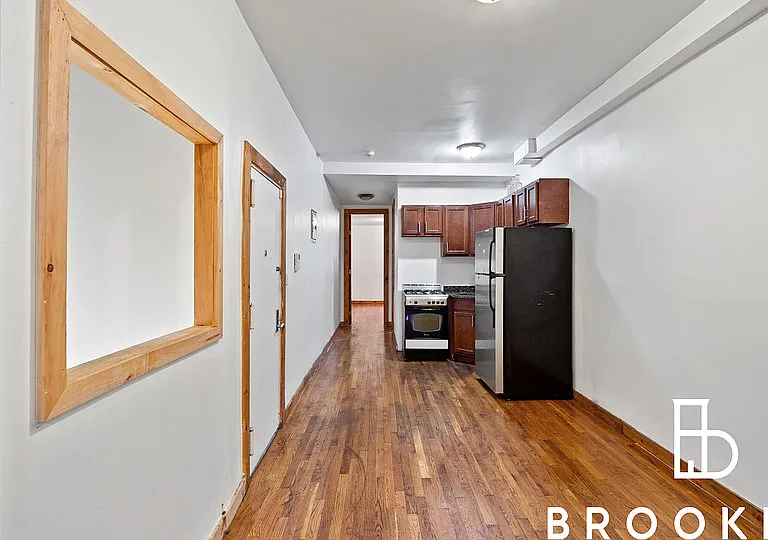 1505 Gates Ave #1B — Photo 3