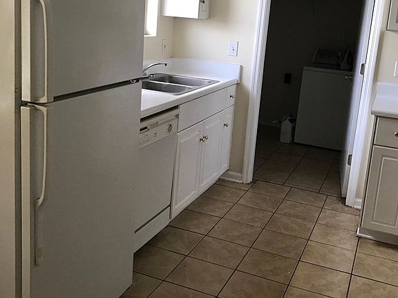 3rd image of 3502 Brockdale Dr
