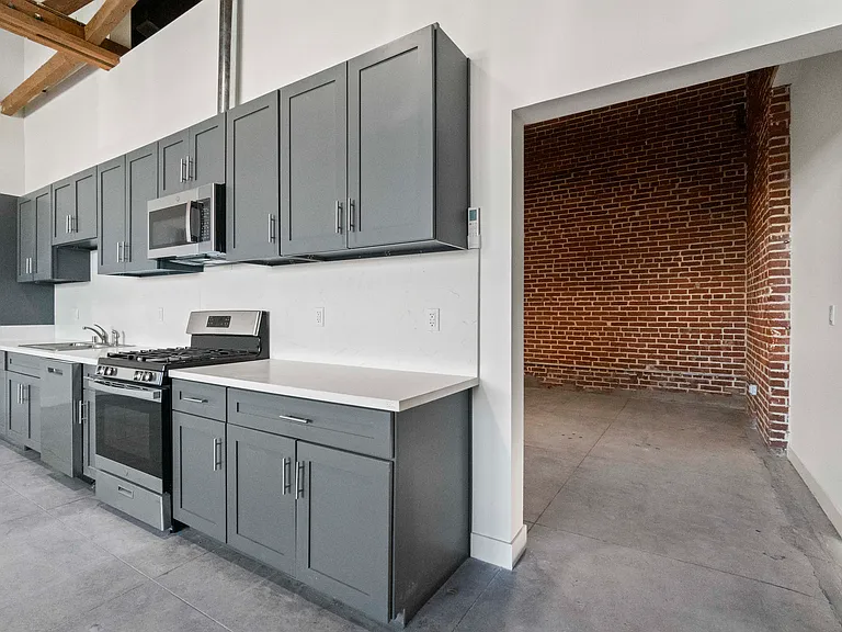 1901 S Pacific Ave #4 — Photo 2