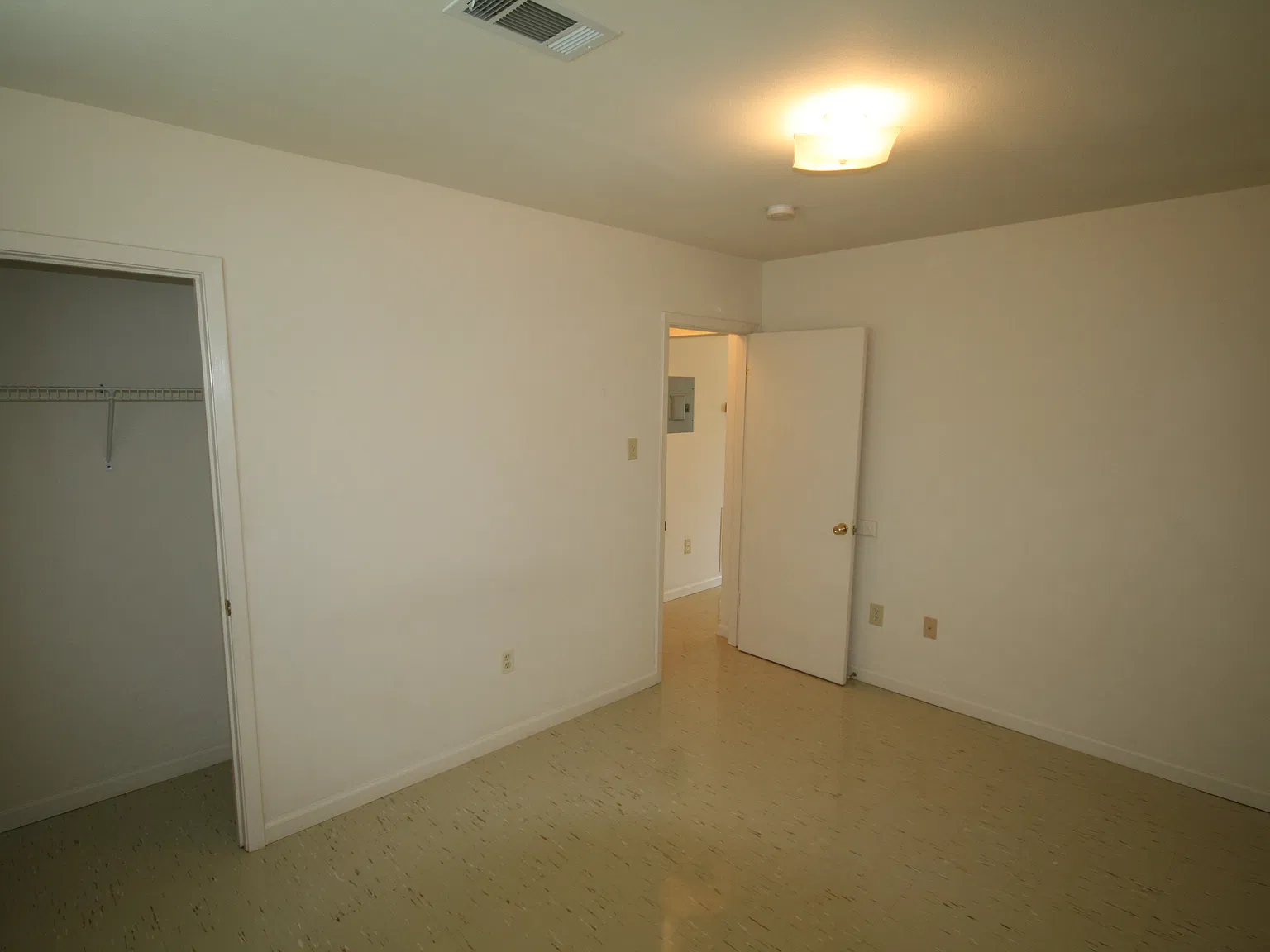 2 bed, 755 sqft, $1,250 — Photo 3