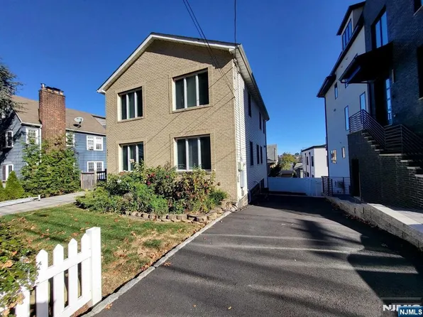 641 Undercliff Ave, Edgewater, NJ 07020