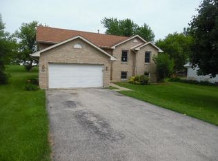 123 Queensbury Pl NE, Poplar Grove, IL 61065