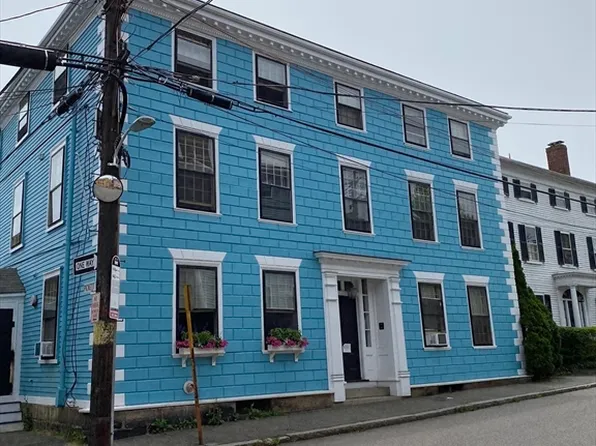 52 Washington St APT 4, Marblehead, MA 01945