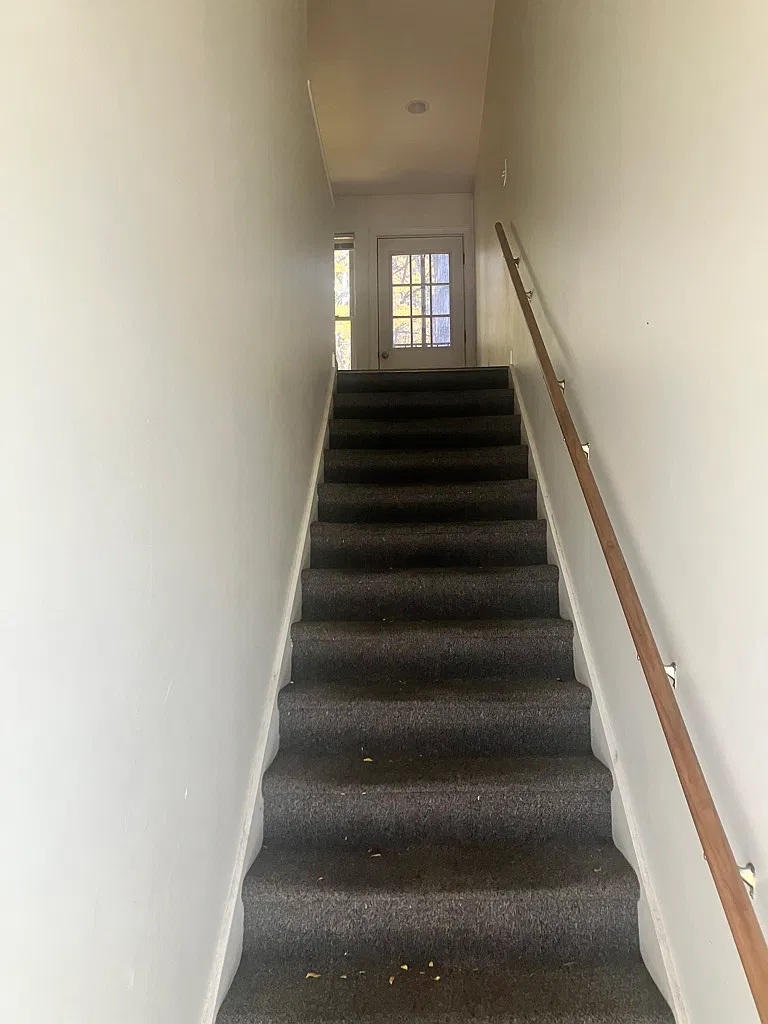 Light and quiet 2nd floor 2-bdrm apartment in Bennington — Photo 2