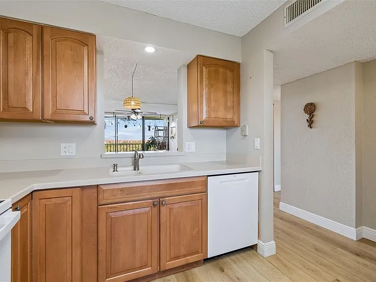 900 Cove Cay Dr #5F — Photo 13