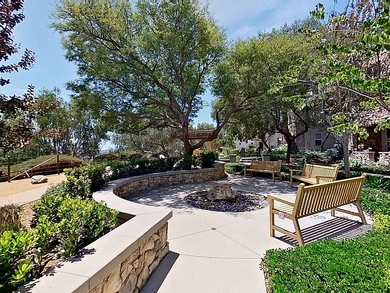 32 Meridian Dr — Photo 23