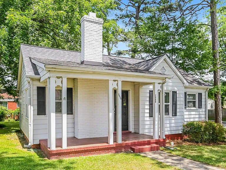 2400 Morton St — Photo 3