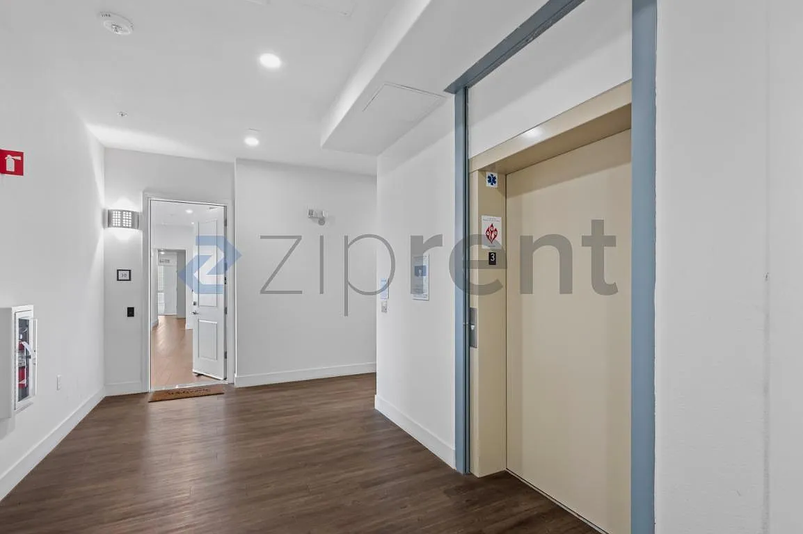 3 bed, 2.5 bath, 1530 sqft, $4,725 — Photo 4