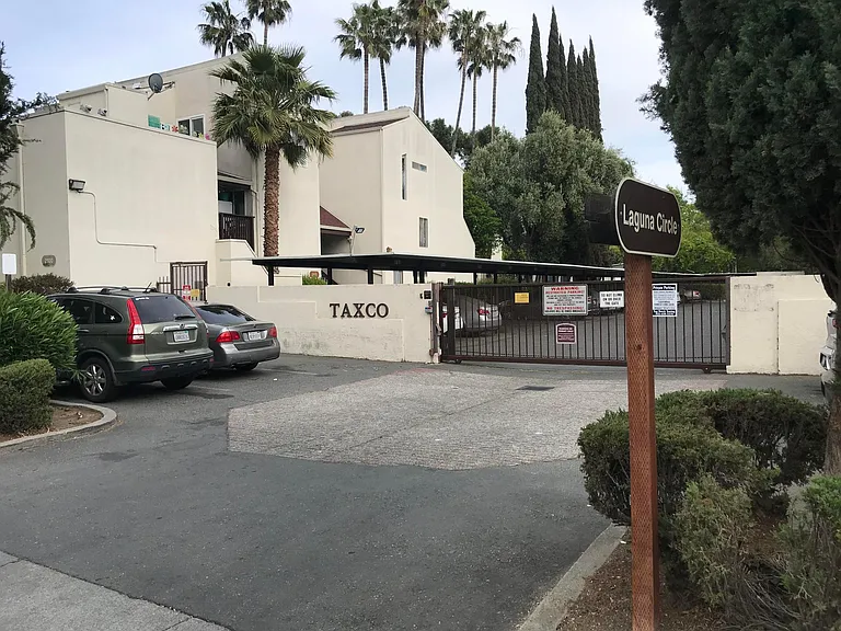 2600 Laguna Cir #E — Photo 3
