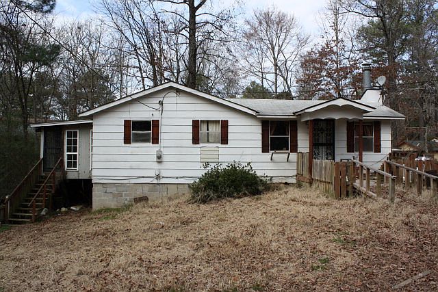 1st image of 811 Pine Lake Dr