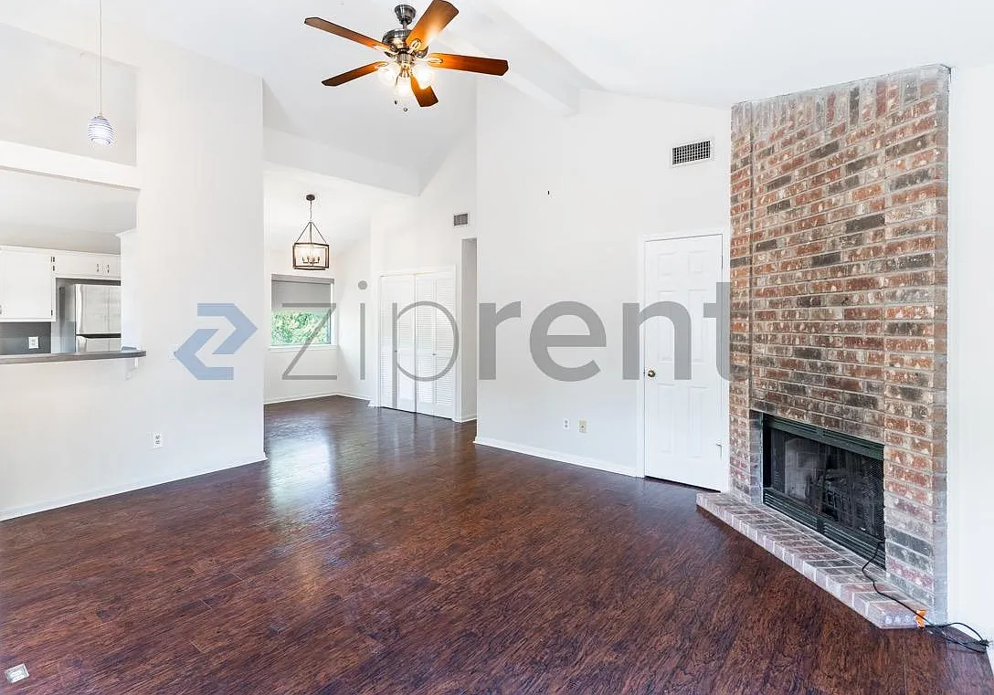 2 bed, 1000 sqft, $2,200 — Photo 4