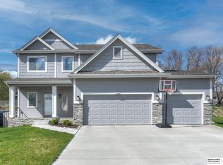 2104 Raven Ridge Dr, Bellevue, NE 68123