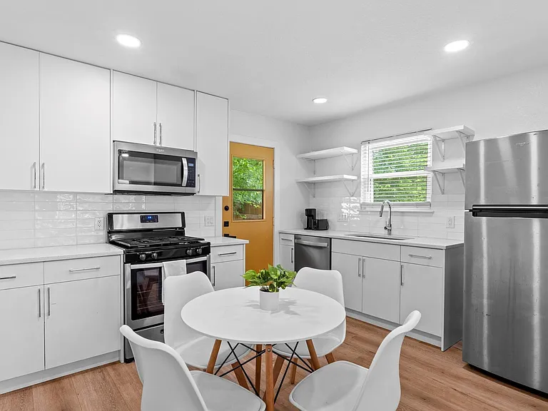10601 Macmora Rd #B — Photo 8