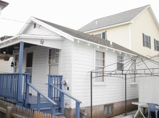 8 Auburn Ave, Hampton, NH 03842