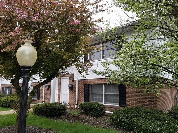 4th image of 135 W Satin St