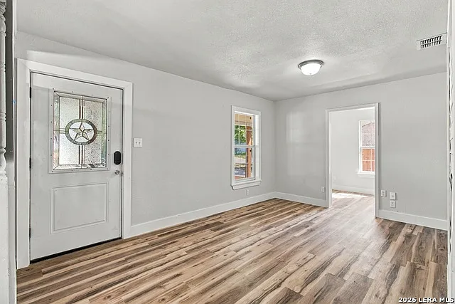 302 McDougal Ave — Photo 3