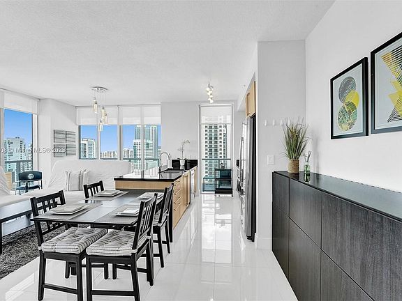 4th image of 1111 SW 1st Ave APT 2325