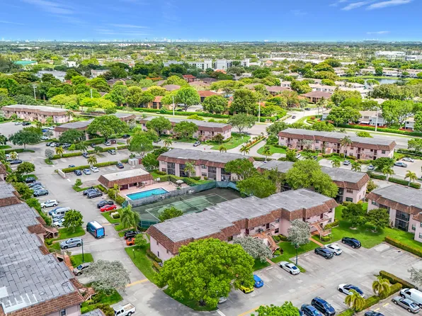 1065 NW 106th Terrace #102, Pembroke Pines, FL 33026