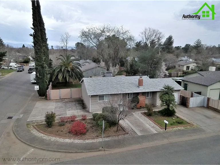 3909 Mercury Dr — Photo 2