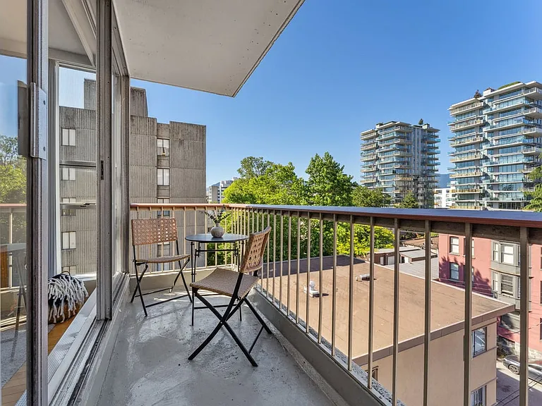 1251 Jervis St — Photo 40