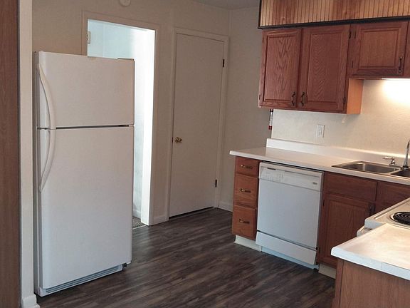 5th image of 141 Spruce Ct #1