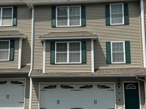 530 Mammoth Rd Unit 32, Dracut, MA 01826