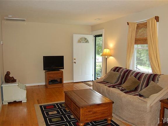4th image of 1108 Lindsay St