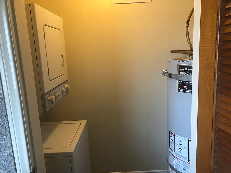1426 Brockton Ave — Photo 17