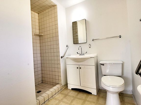 5th image of 1033 S Capitol Ave