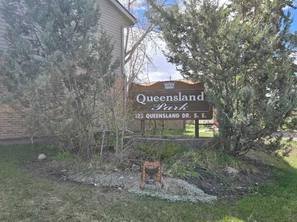 123 S Queensland Dr SE #98, Calgary, AB T2J 5J4