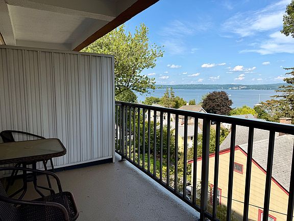 5th image of 38 4th Ave APT 2E