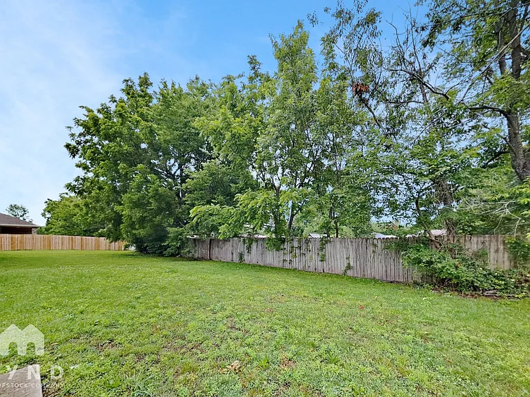 624 S Mahn Ave — Photo 17